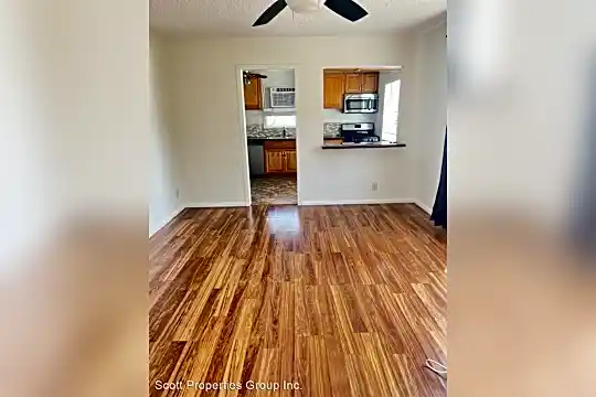 5130 Roseland St Photo 2
