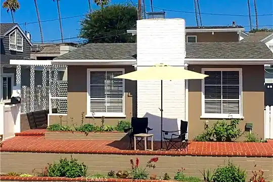 243 Heliotrope Ave Photo 1