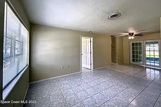 1160 Delmonte St Photo 2