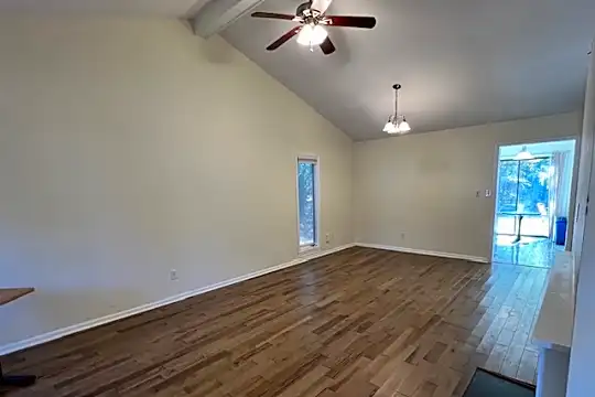 118 Woodbridge Ln Photo 2