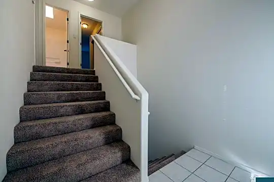 309 Lanier Dr SE Photo 2