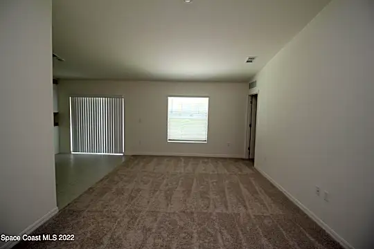 1140 Altamira St NW Photo 2