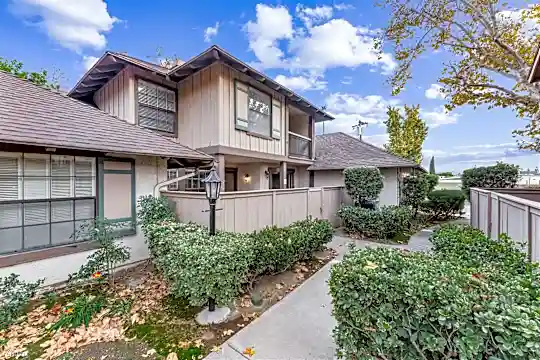 444 S Tustin St Photo 2