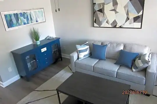 5025 Chateau Ave Photo 2