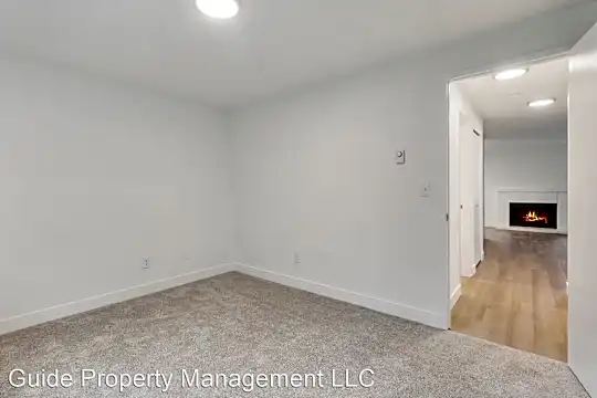 Oak Park Apartments Photo 2