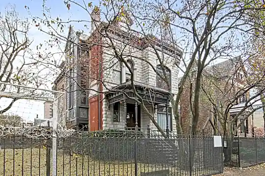 1427 North Hoyne 1 Photo 2