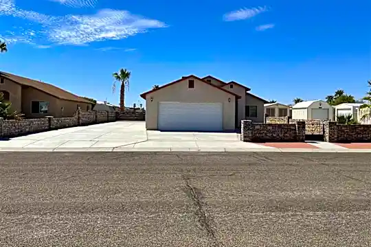 13639 E 50th St Photo 2