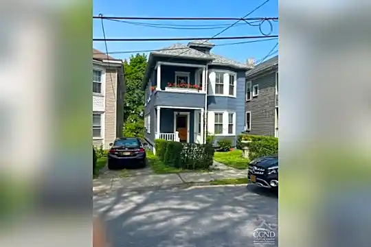 154 Green St Photo 1