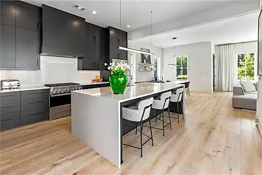 6715 Halcyon Way Photo 2