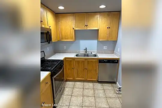 4722 12th Avenue NE, Unit 401 Photo 2