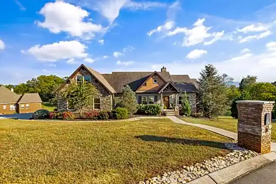 1307 Woodland Trace Photo 1