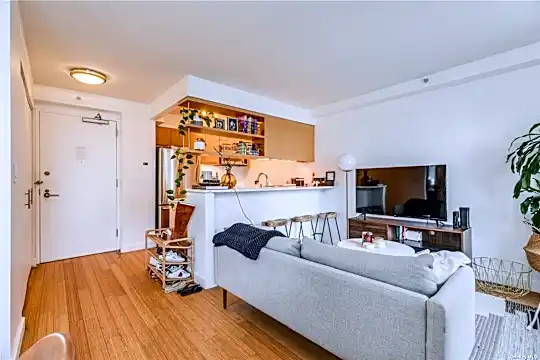 100 W 39th St #40A Photo 2