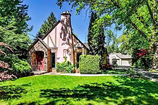 3104 W Kootenai St Photo 1