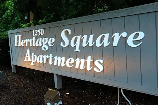 Heritage Square Apartment Photo 2