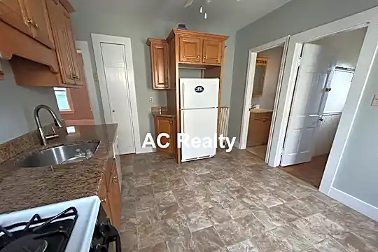82 Conwell Ave Photo 2