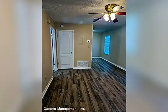 Jaymar Apartments (Operated by Gardner Management, Inc.) Photo 1