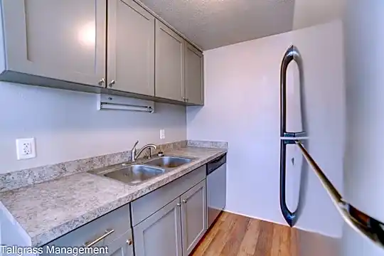2528 E 6th St Photo 1