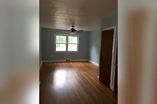 103 Lorna Rd Photo 2