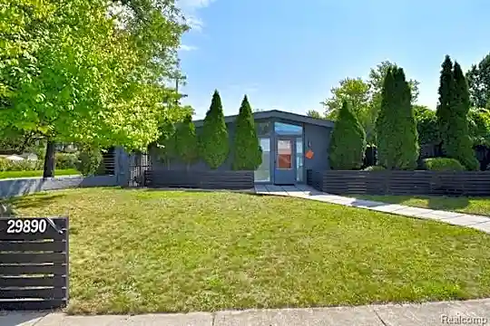 29890 Everett St Photo 1