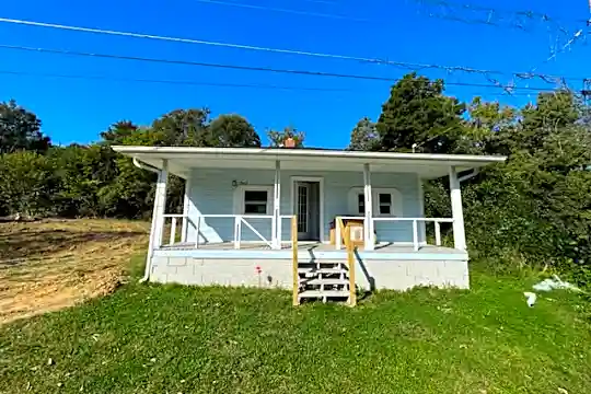 1504 Lake Village Dr Photo 1