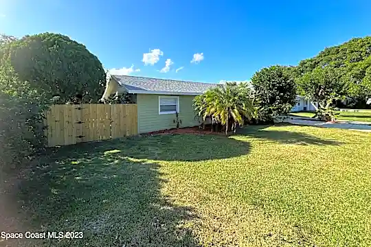 817 Hampton Way Photo 2