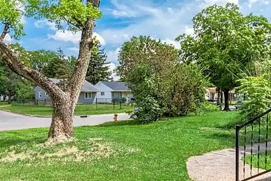 2605 Homecroft Dr Photo 2