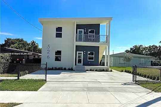 526 NW 6th St #B Photo 2