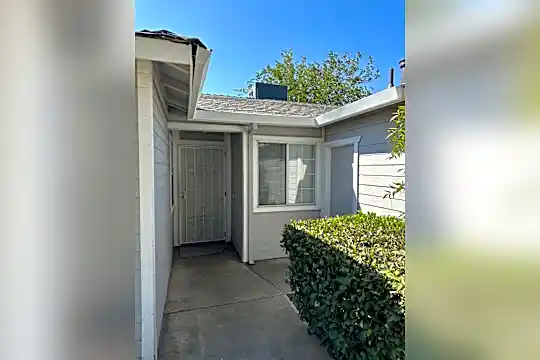218 W Alameda St Photo 2