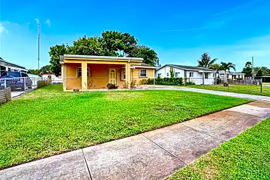 2644 NW 25th St #0 Photo 2