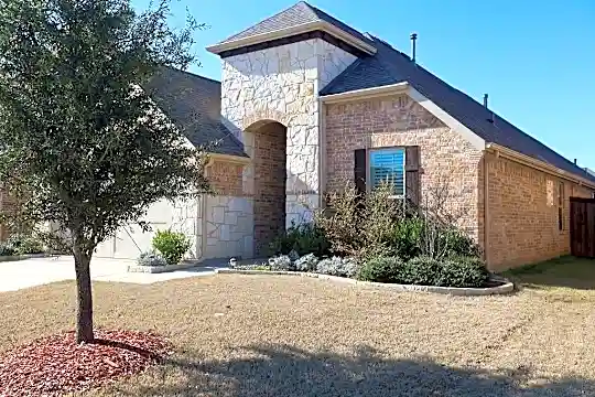 7513 Guadalupe Way Photo 2