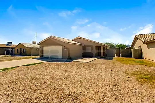 2843 E Mobile Ln Photo 2