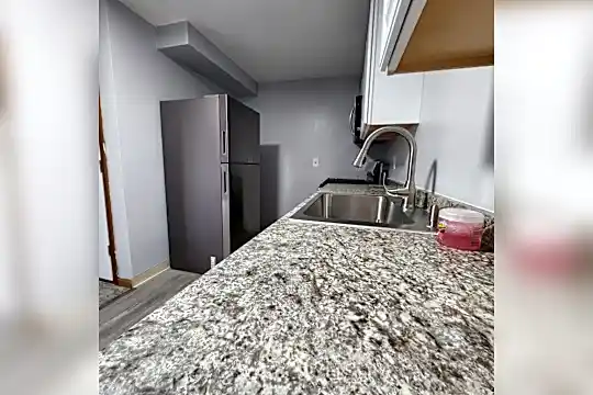 42 Dakota St Photo 1
