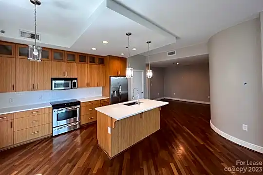 333 W Trade St #2100 Photo 2