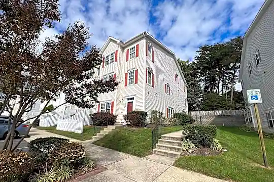 8045 Brookstone Ct Photo 2