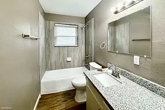 5602 Hialeah Dr Photo 2