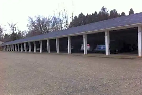 Parkway Manor on the Lake Photo 2