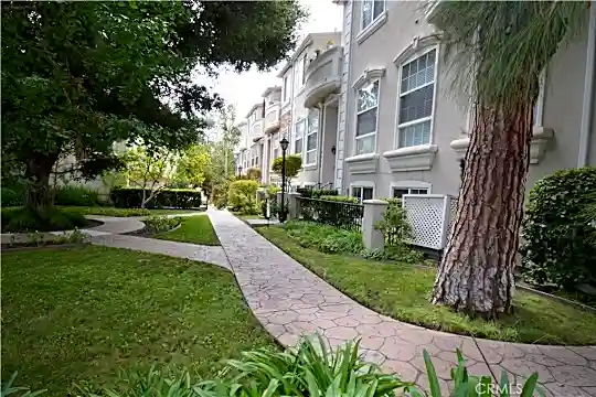 4130 W Kling St Photo 2