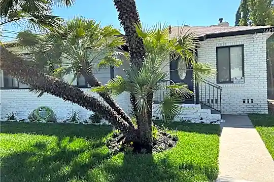 6429 Rhodes Ave Photo 1