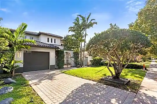 530 Minorca Ave Photo 2