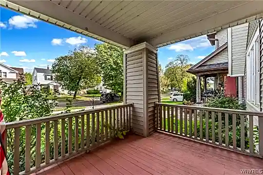 353 Lisbon Ave Photo 2