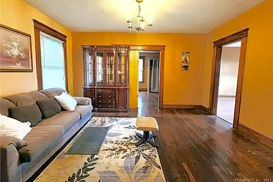 1 N Barnes St #3 Photo 2