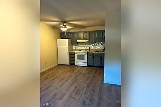 300 Wood St Photo 1