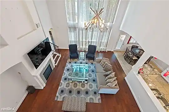 11107 Sherwood Garden Dr Photo 2