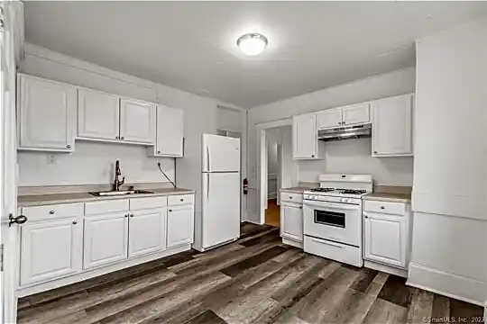 1220 State St #5 Photo 2