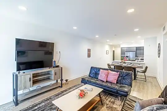 1439 N Poinsettia Pl Photo 2