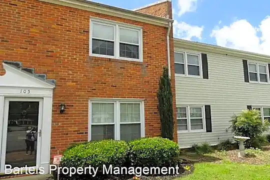 105 Towne Square Dr Photo 2