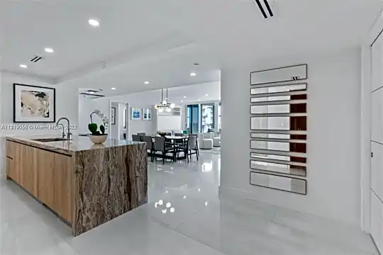 1500 Ocean Dr #1003 Photo 2