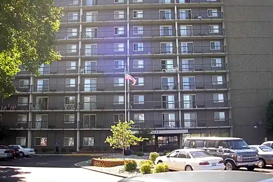 Riverwoods Apartments Photo 2