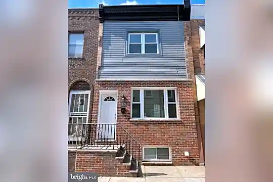 2124 S Chadwick St Photo 1