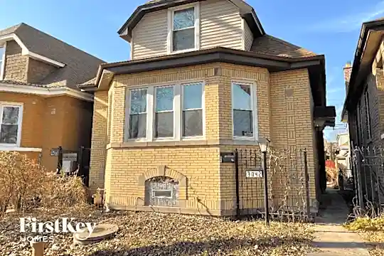 3042 North Lowell Avenue Photo 1